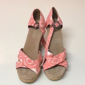 NEW Toms size W9 wedges